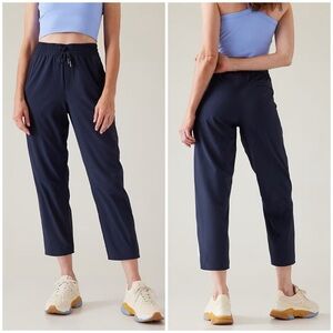 Athleta Womens Navy Blue Arrival Pant Size 6 GUC Cropped Lightweight Zip Pockets